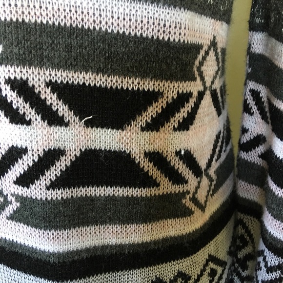 Vanity Aztec/Geometric Patterned Cardigan - Picture 4 of 7